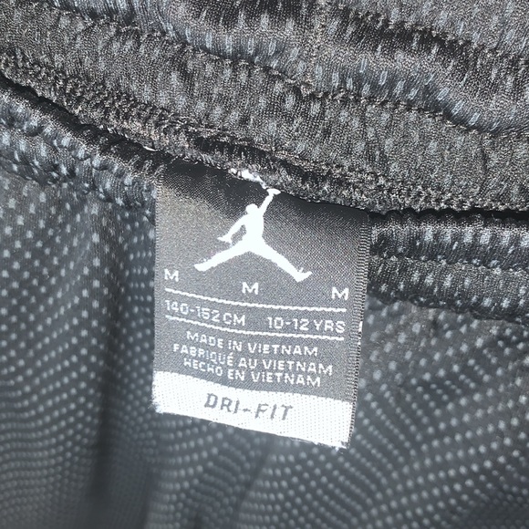 Medium Black/Gray Athletic Boys Shorts DriFit Nike Jordan - Picture 5 of 5